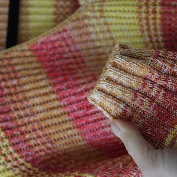 Express Striped, Slit Back, V-Neck Women's Multicolored Sweater - Picture 5 of 8